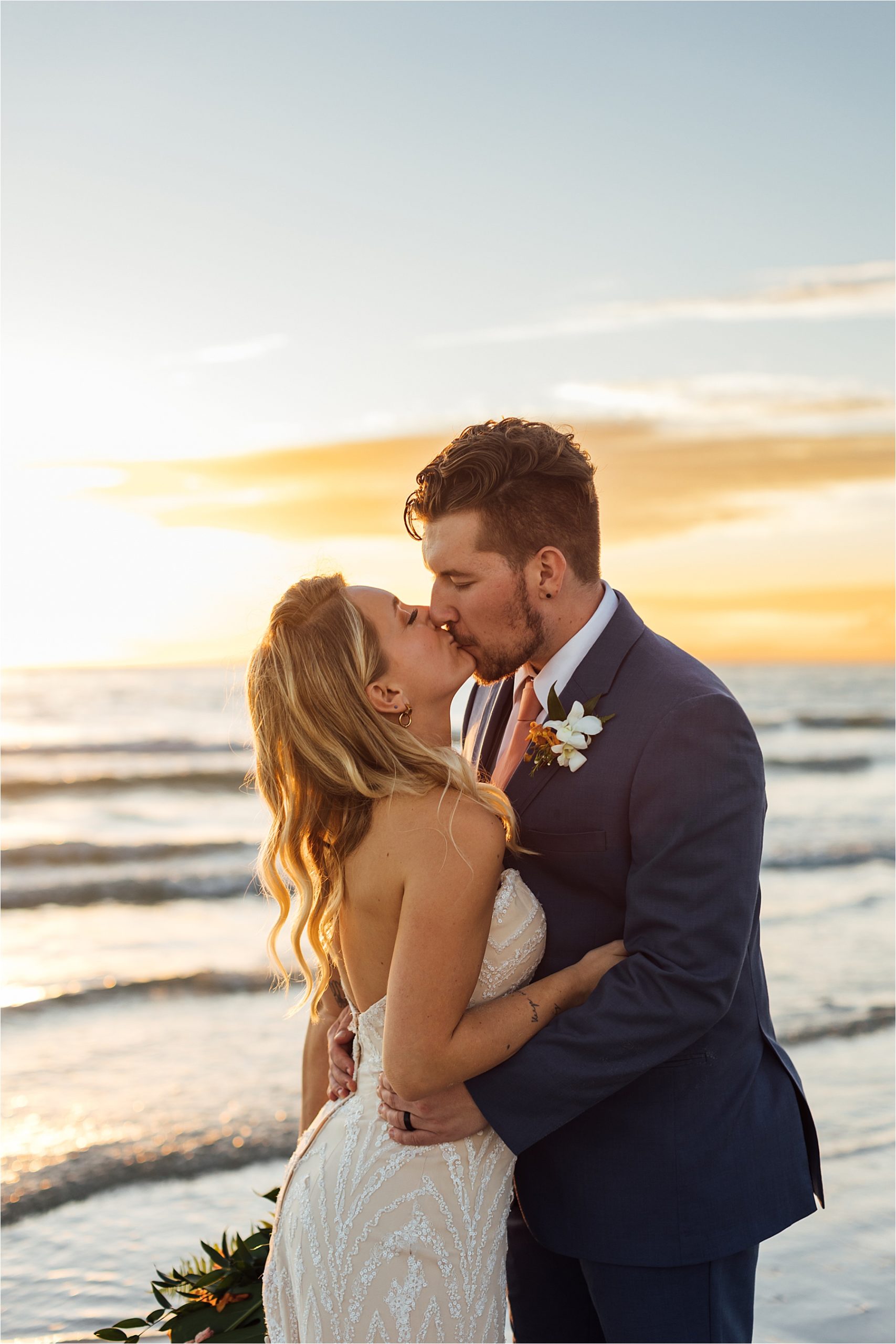 wedding couple kissing in the sunset