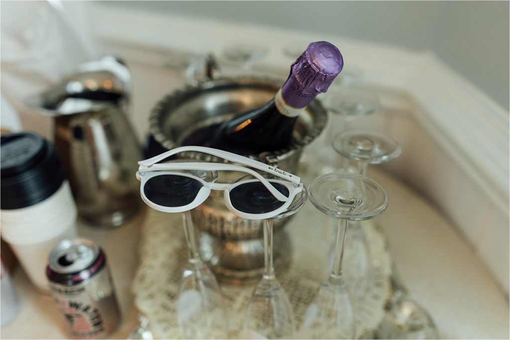 bride glasses and champagne 